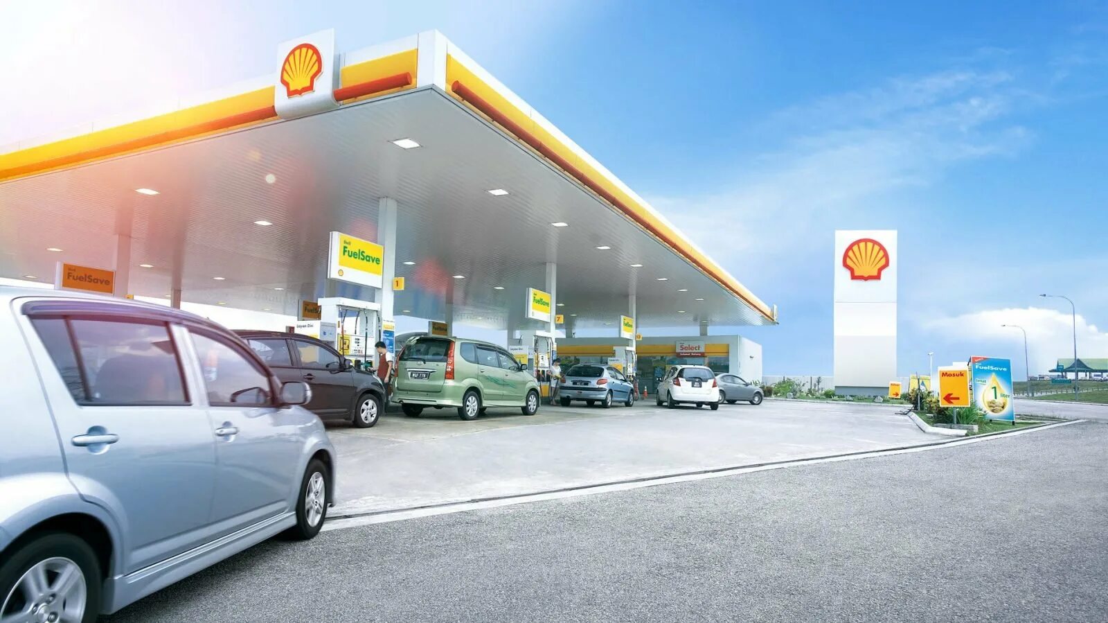 New shell. Shell автозаправка. бензоколонка shell. машины в шелл заправке.