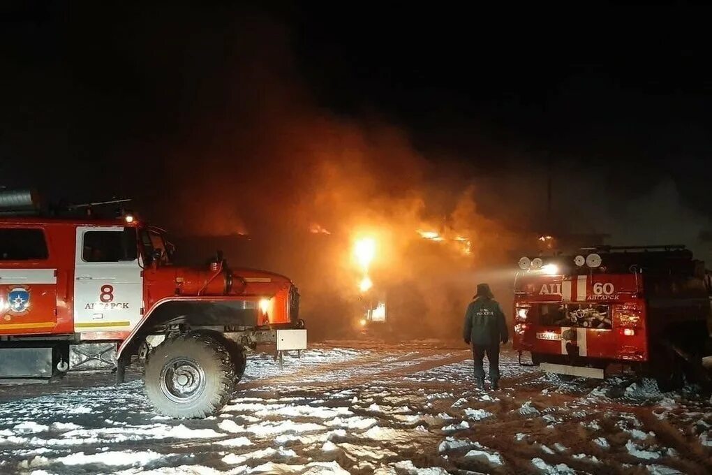 Пожар в цеху. Пожары. Пожар на ангарской. Пожар на ангарской. Пожар сегодня.