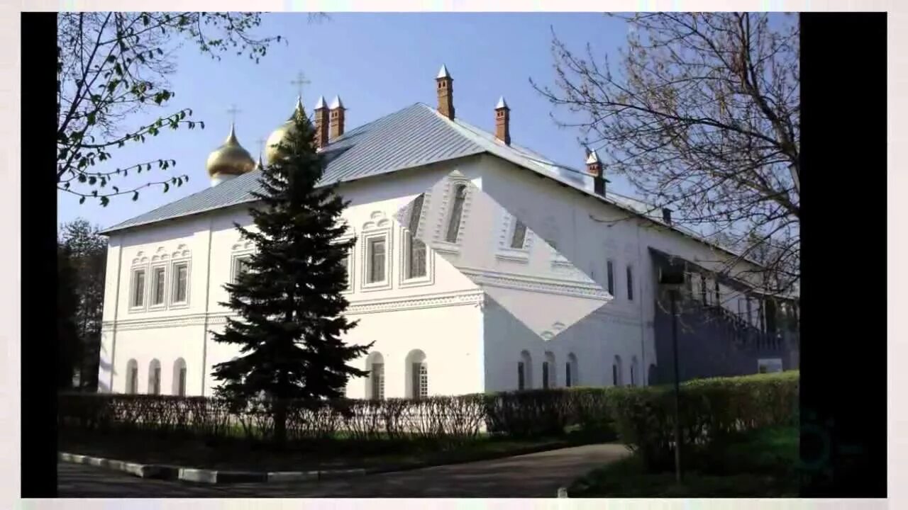 Исторический центр ярославля митрополичьи палаты. Ярославский художественный музей митрополичьи палаты ярославль. Митрополичьи палаты ярославль с набережной. Митрополичьи палаты ярославль. Ярославль музей митрополичьи палаты.