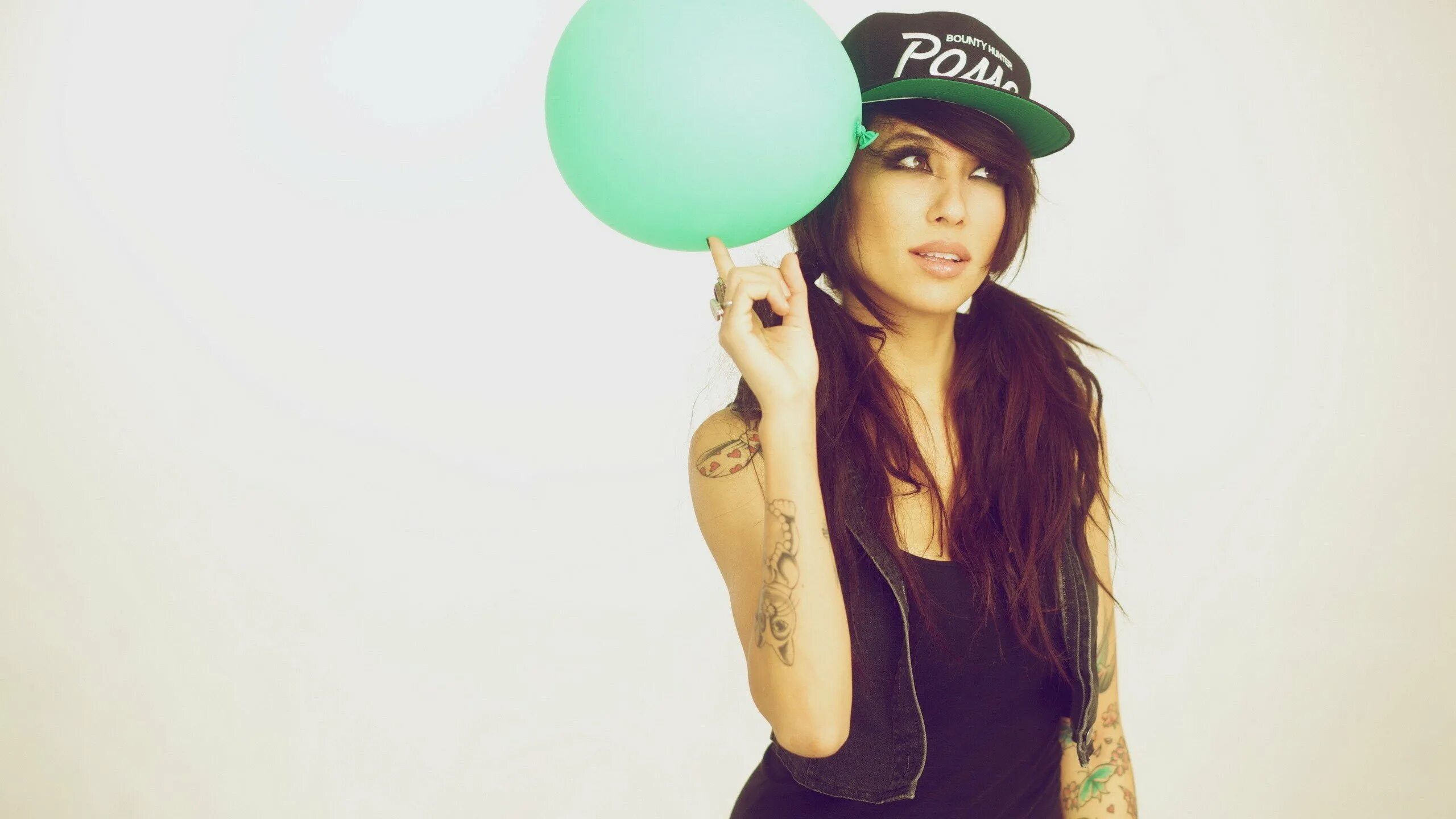 Go go swag. Alie layus. девушка в бейсболке. крутая девушка. swag девушки.
