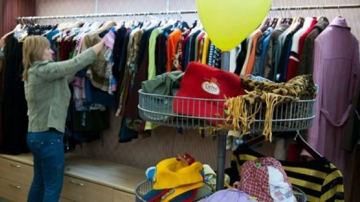 сбор одежды для нуждающихся. одежда в детском доме. благотворительный магазин одежды. одежда для малоимущих москва. одежда для малоимущих москва.