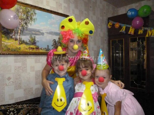 Декорации на день смеха. Клоун в детском саду на празднике. Клоун в детском саду сценарий. Клоун в детском саду сценарий. Клоун на празднике.