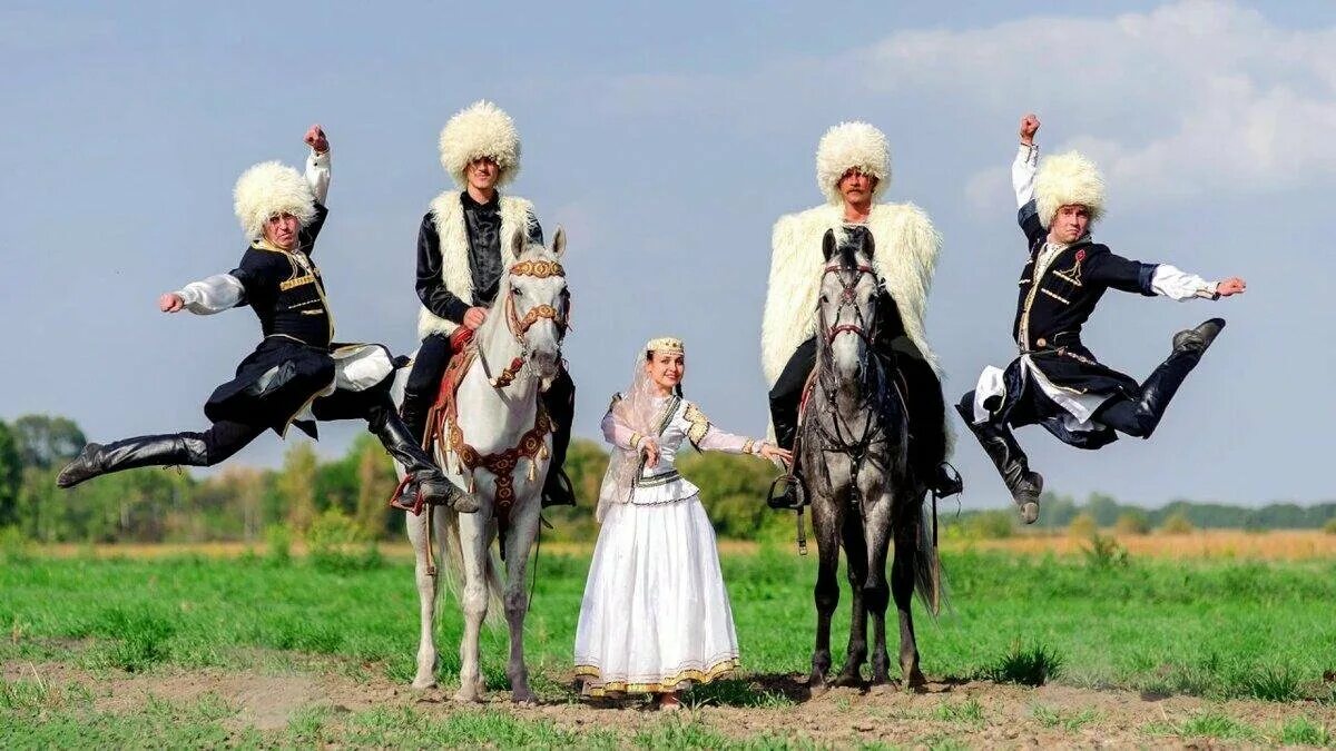Джигит из табора. Национальный костюм джигита азербайджан. национальный танец азербайджана. танцы азербайджана. азербайджанский танцевальный ансамбль.