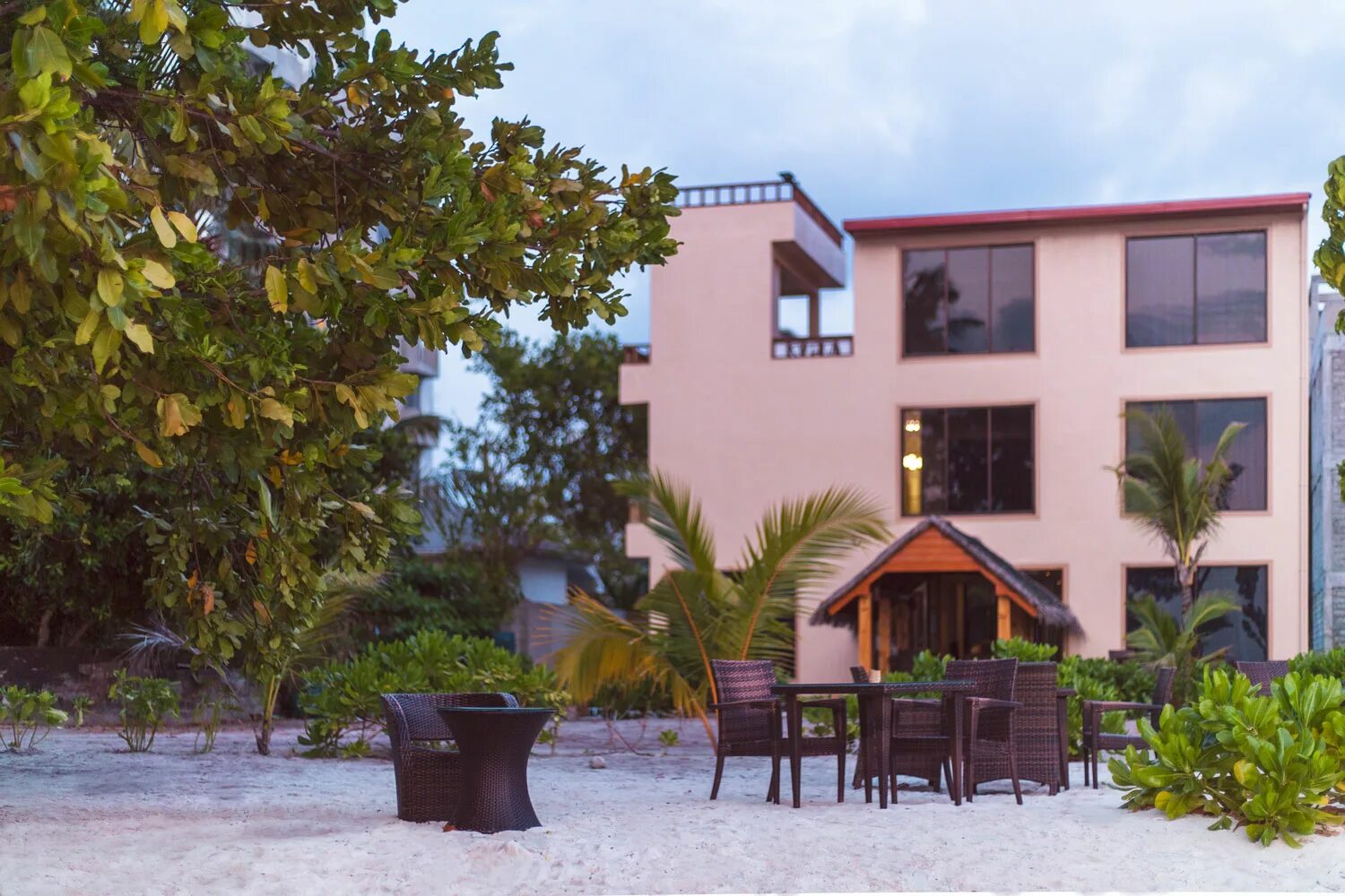 Дангети мальдивы. Endheri sunset dhangethi. endheri sunset dhangethi 3*. endheri sunset мальдивы. остров дангети мальдивы.