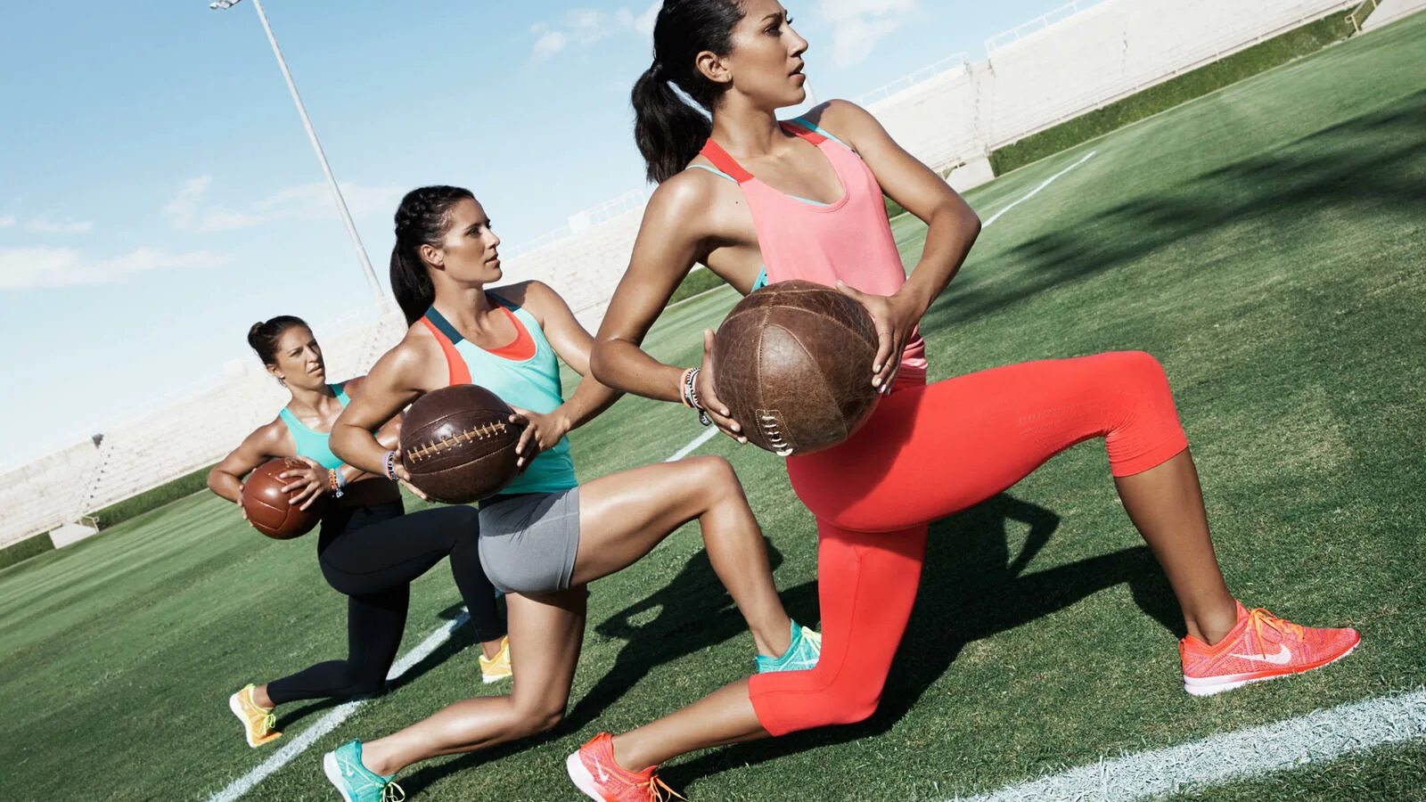 10 новый тренировочный. Nike для фитнеса. Приложение найк фитнес. Пресс найк. Nike woman Day.