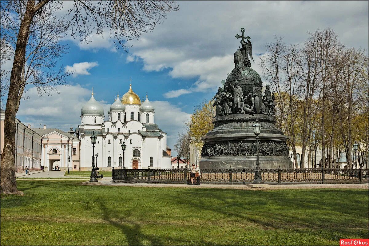 Память великий новгород. Великий Новгород. Памятники Великого Новгорода. Великий Новгород туризм. Новгород достопримечательности.