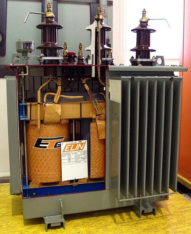 Модель силового трансформатора. Трансформатор силовой трехфазный двухобмоточный. Демонтаж трансформатора. Работы внутри трансформатора. 4 кв.