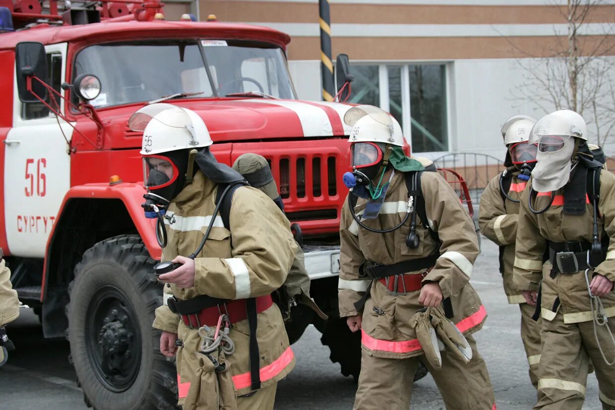 МЧС России ХМАО-Югра главное управление пожарные. Пожарная охрана. Бригада пожарных. Пожарная охрана МЧС.