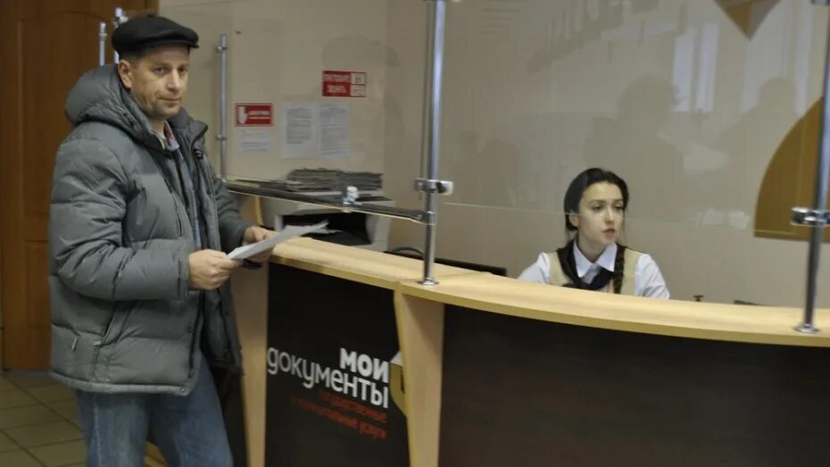 Мфц лиски. Руководитель мфц города лиски. Мфц лиски работа. Мои документы стенд. Мфц анна воронежская область.