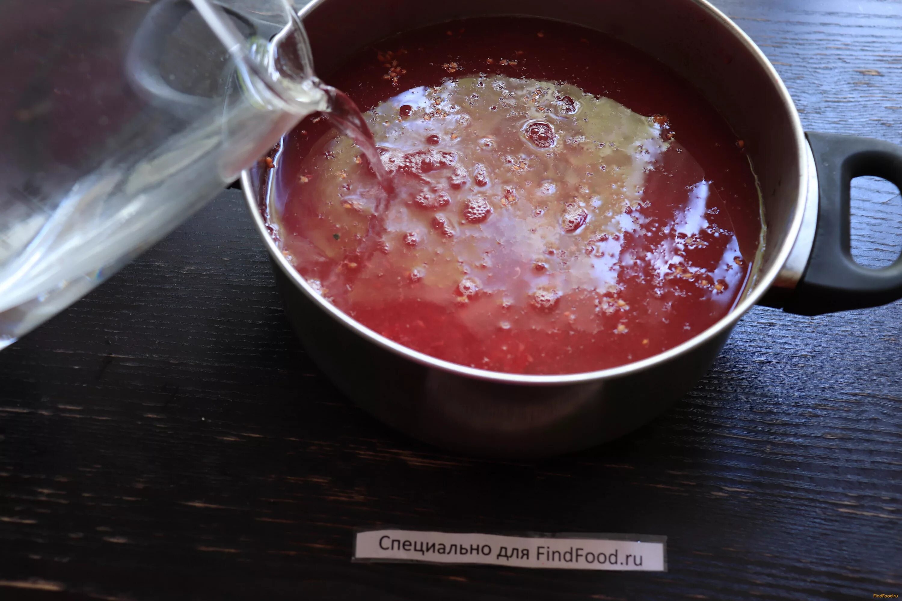 Приготовление клюквенного морса. Приготовление морса из черной смородины. Как правильно варить морс. Клюквенный морс пропорции сахара и воды. Как правильно варить морс.