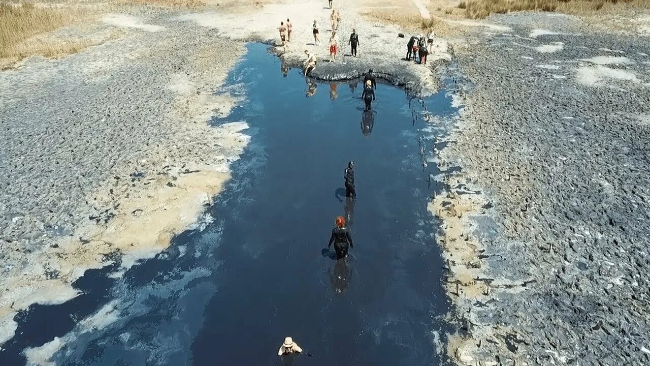 Грязевое озеро в керчи. Грязевое озеро керчь. озеро чокрак керчь. лечебные грязи озера чокрак. грязевое озеро около керчи.