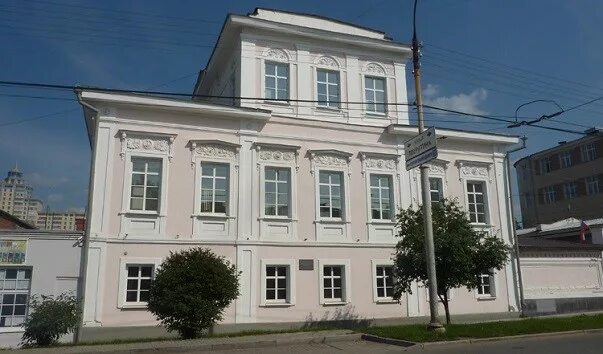 За домом Топоркова в центре Екатеринбурга установили круглосуточное наблюдение Н