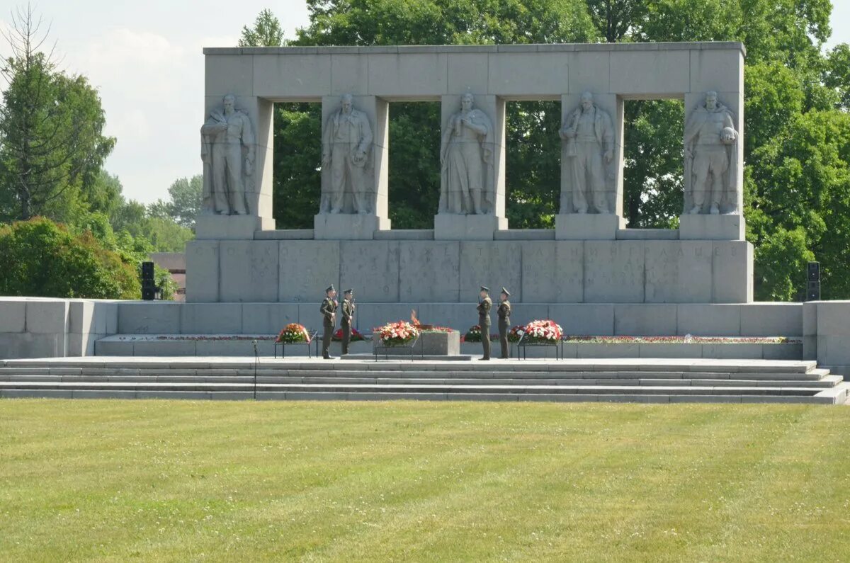 Серафимовское кладбище в спб. Аллея героев серафимовского кладбища. Мемориал серафимовского кладбища. Аллея славы серафимовское кладбище санкт-петербург. Серафимовское кладбище в санкт-петербурге.