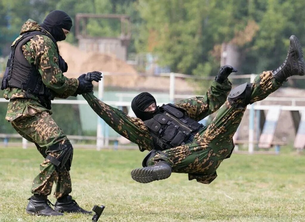 Russian combat. Армейский рукопашный бой спецназ. Система рукопашного боя спецназа. Тренировка спецназа. Рукопашный бой в армии.