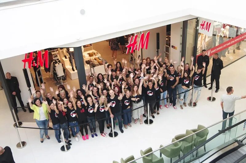 Hm швеция. H m hennes mauritz магазины. магазин одежды эйч энд эм. магазин hm. H&m в гринвич.