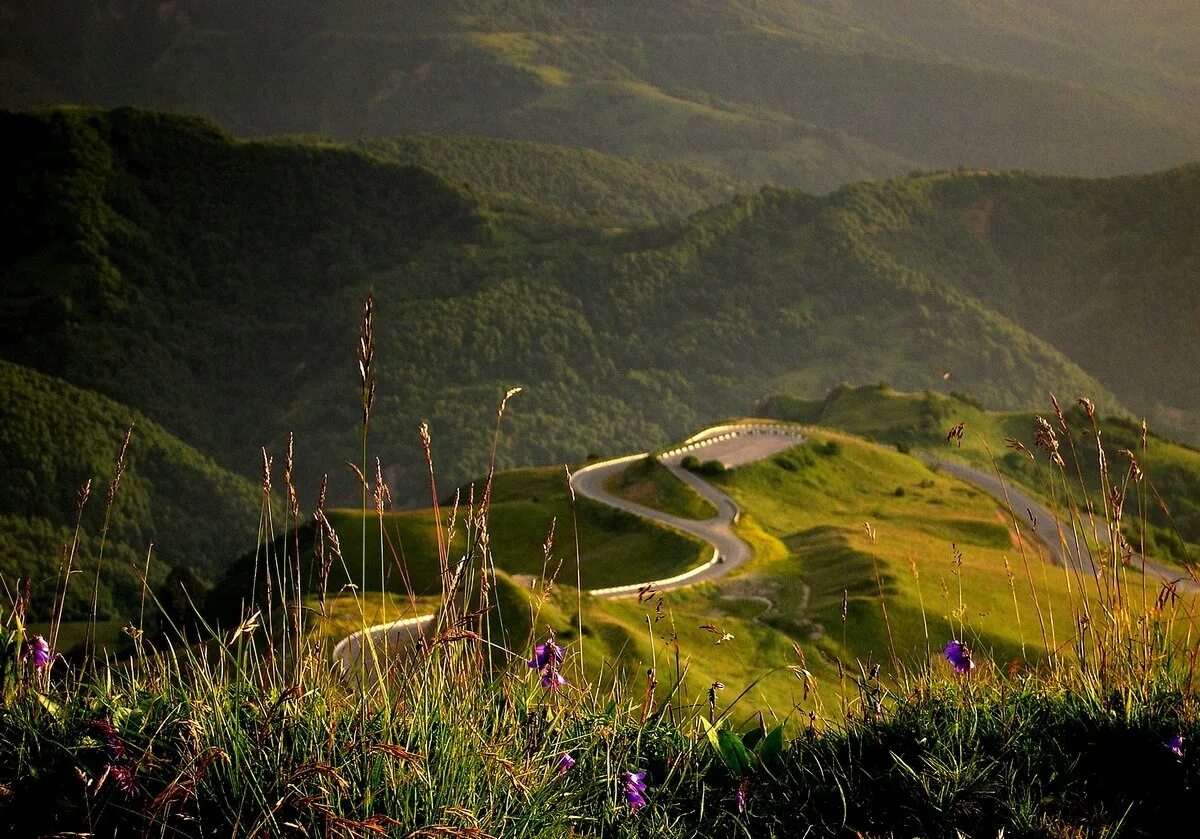 Перевал гумбаши карачаево-черкесия. Перевал гумбаши смотровая. Скала арка гумбаши. Перевал гумбаши. Плато гумбаши.