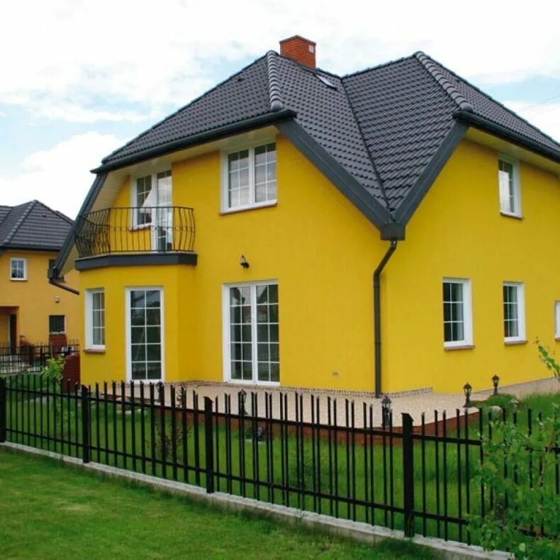 Желтый фасад. Фасад желтого цвета. Цвета фасадов домов. Дом с желтым фасадом. Цвета для покраски дома