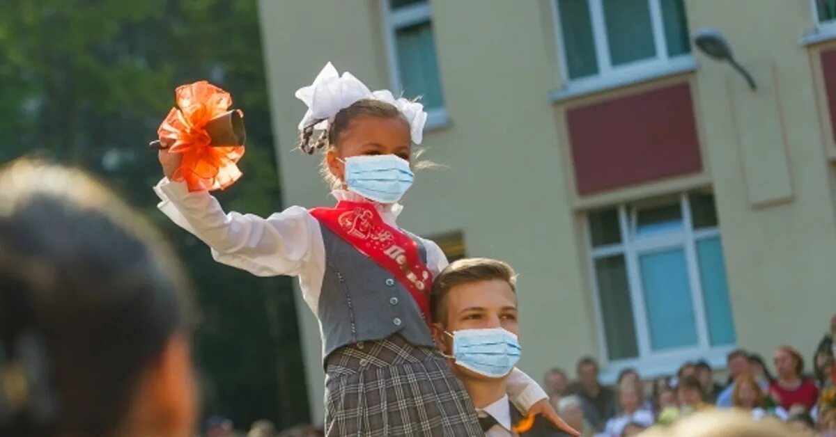 Фото первоклассников. Фото 1 сентября день знаний. Перед 1 сентября. Учеба с 1 сентября по новым правилам. 1 сентября будет учеба.