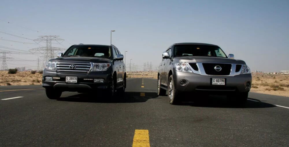 Camry vs teana. Тойота и ниссан сравнить. X trail vs rav4. Honda cr-v vs toyota rav4. Тойота рав 4 и хонда срв.