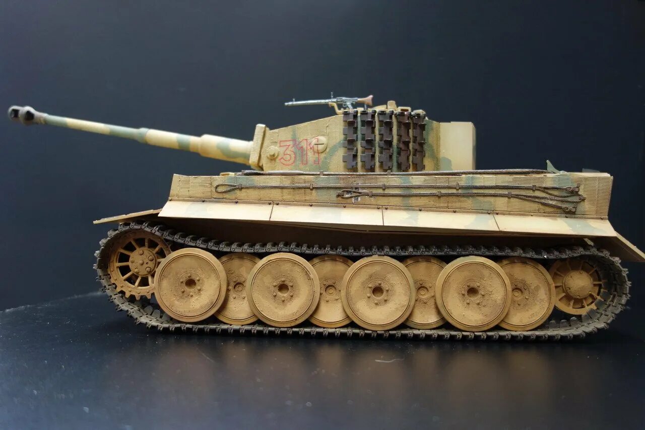 Тигр 1/16 от Hobby Boss. Танк тигр 1. Танк Tiger 1. Тигр 1 1:16. Тигр 1 16