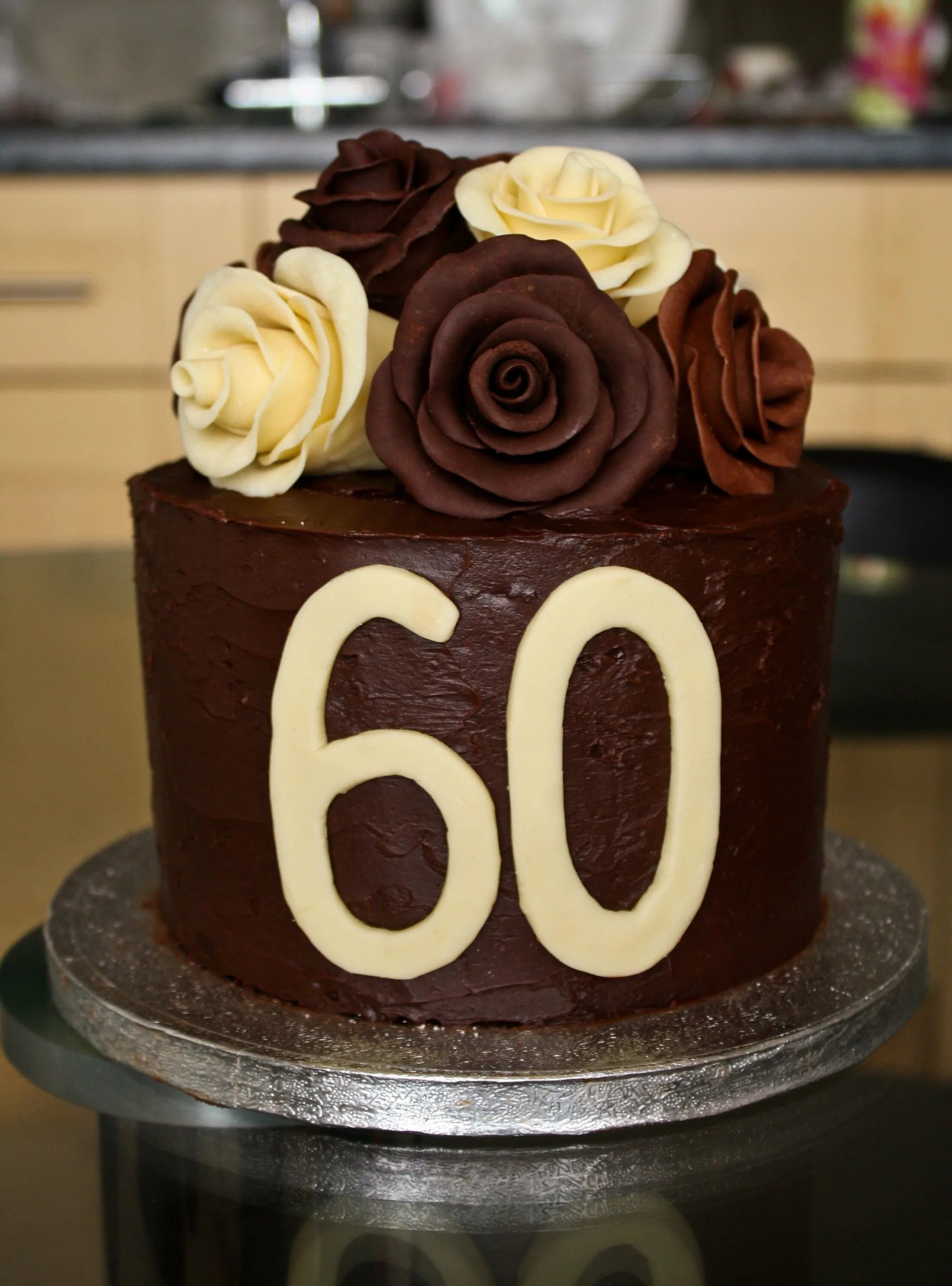 Мужу на 60 летний. Торт на юбилей мужчине. Торт на юбилей мужчине 50. Украшение торта для мужчины 60 лет. Торт на день рождения мужчине 50 лет.