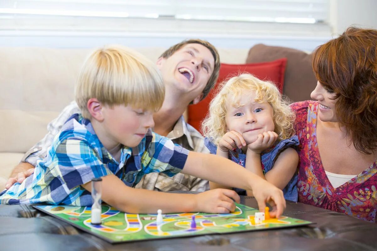 Включи family играет