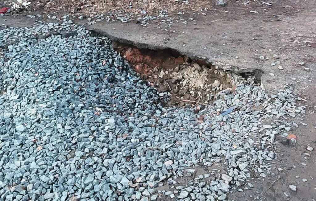 Земляной обвал. Глинисто солевые шламы. Грунт на засыпку. Тяжелая работа. Котлованный грунт.