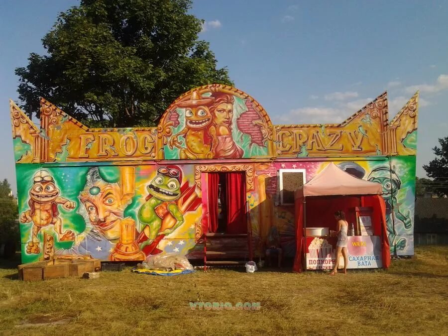 Комната смеха аттракцион. Парк аттракционов комната смеха. Комната смеха аттракцион. Комната смеха аттракцион. Комната смеха.