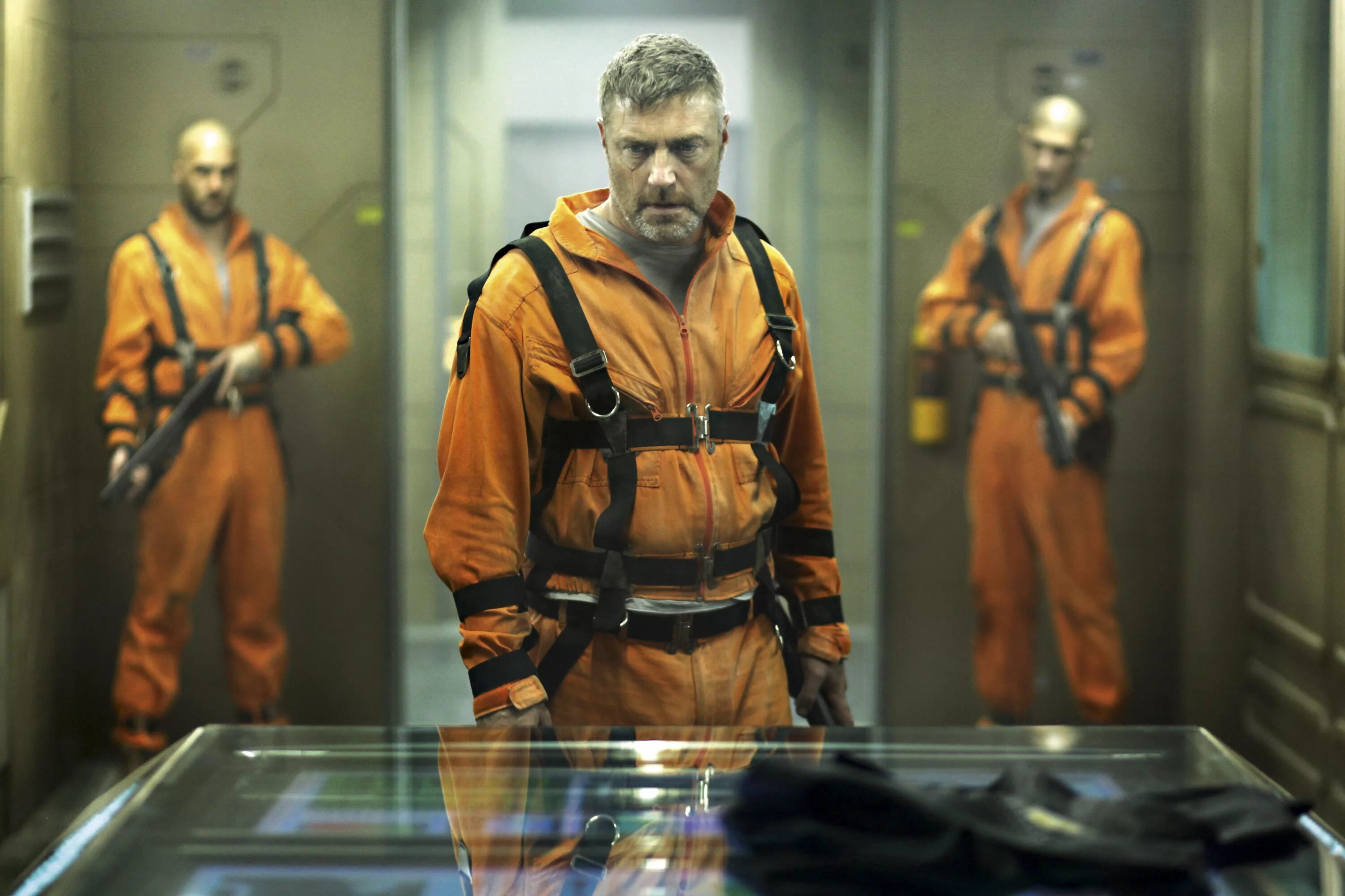 Напролом трейлер. Напролом lockout, 2012. Мэгги грейс напролом 2012. Напролом трейлер. Напролом 2019.