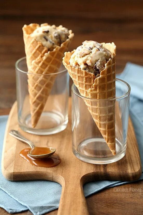 Вафельный стаканчик для мороженого. Вафли украшение. Вафельные рожки. Wafer cone. Десерт в вафельном рожке.