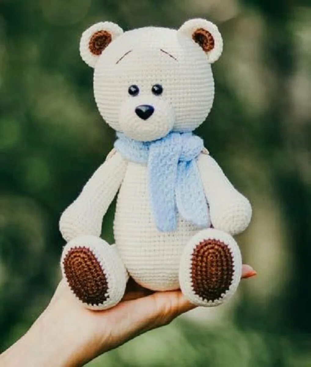 Связать плюшевого мишку крючком. Mishka Amigurumi мишка. Полярный мишка амигуруми. Полярный мишка амигуруми белый. Белый Медвежонок амигуруми.