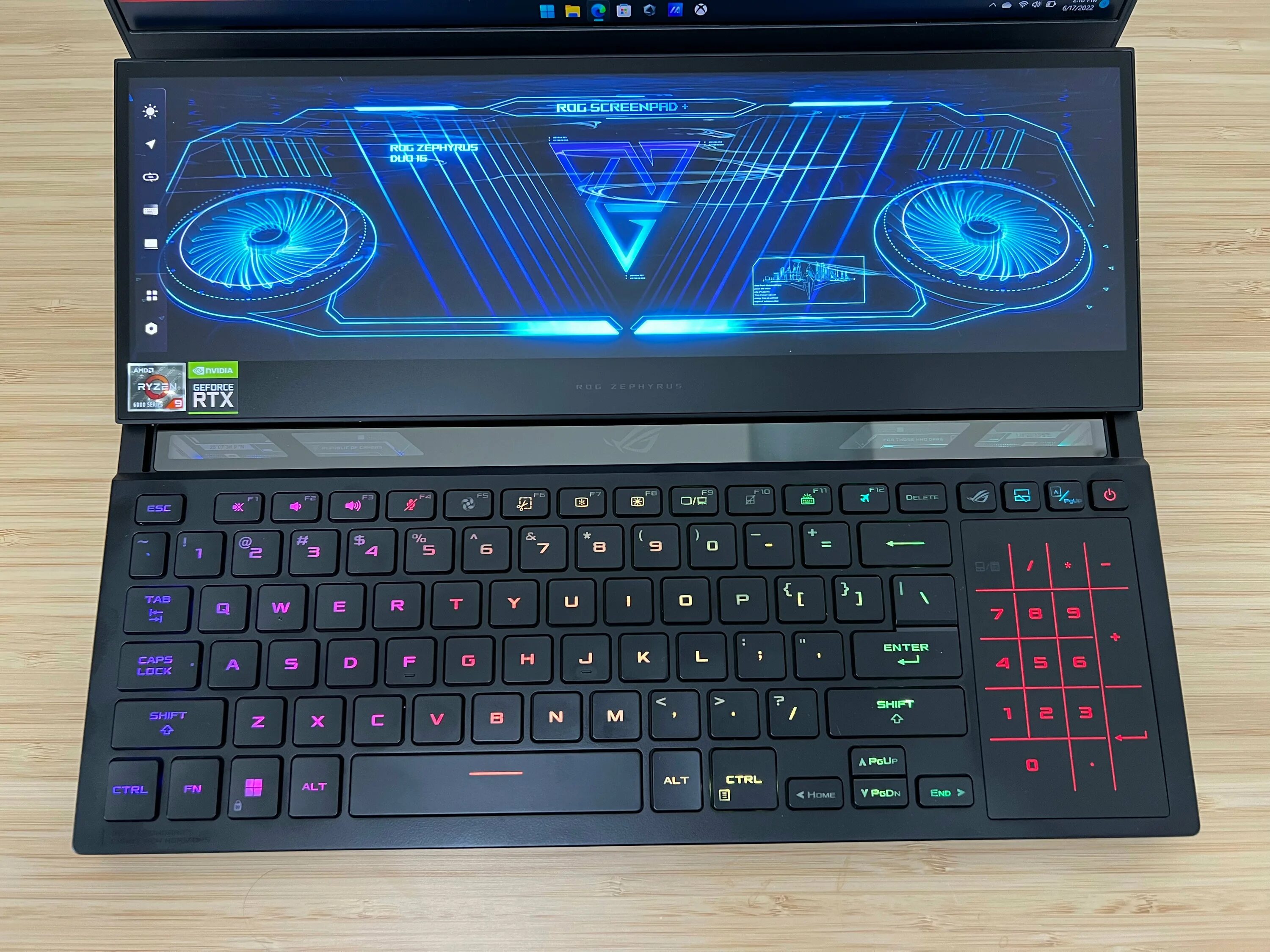 Asus gx650py zephyrus duo 16. ASUS Zephyrus Duo 16. ASUS ROG Zephyrus Duo. ASUS ROG Zephyrus g16. ASUS ROG Zephyrus g16 Duo.