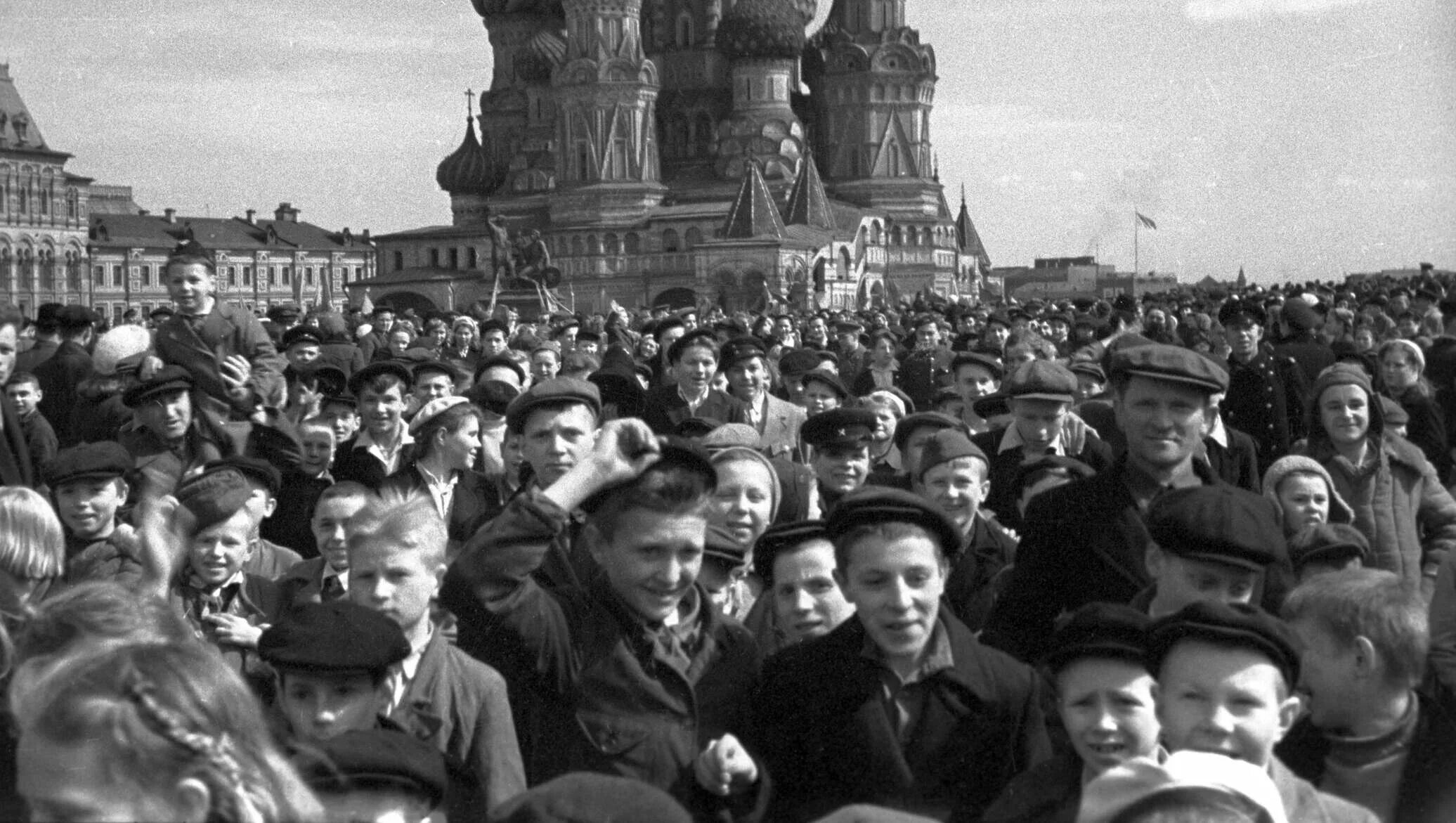Погода 9 мая 1945 года. Москва, красная площадь. 9 мая, 1945 год. победа 9 мая 1945 года. москва 9 мая 1945.