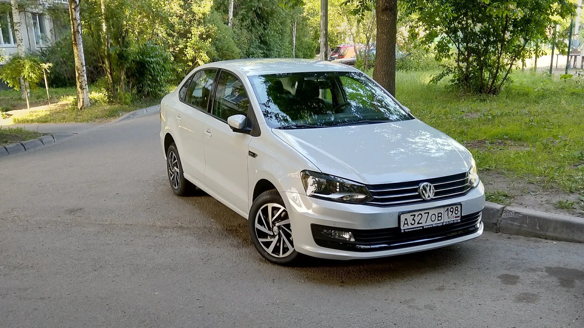 Купить поло седан спб. VW Polo sedan белый Сильвер. Фольксваген поло белый МО Т 302 тр. Поло седан а355на. ВВ поло седан 2007.