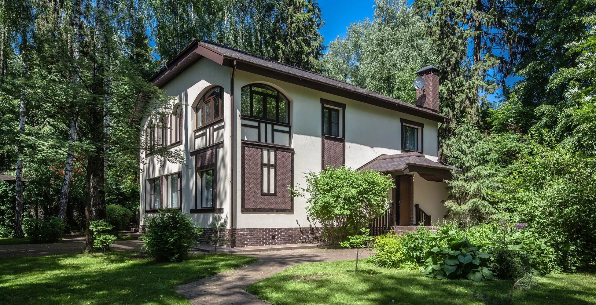 Загородные домики в подмосковье. Дача Буденного в Баковке. Подмосковье Грибово усадьба. Загородные коттеджи в Подмосковье. Подмосковные коттеджи.