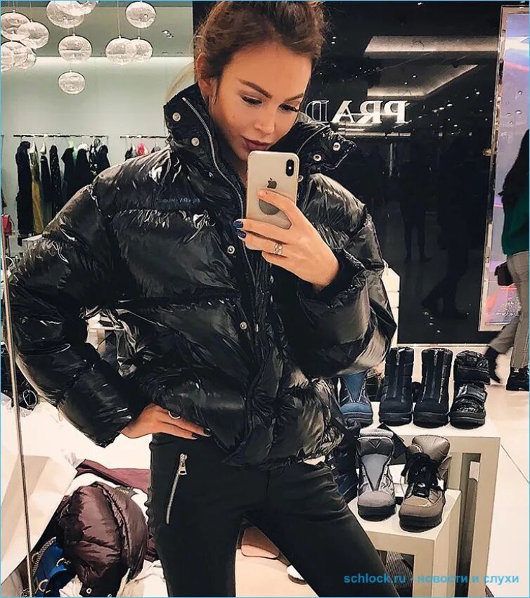 Ольга бузова в весенних куртках. Ольга бузова в кроссовках. Кроссовки ольги бузовой гуччи. Кроссовки ольги бузовой. Бузова в спортивном костюме 2019.