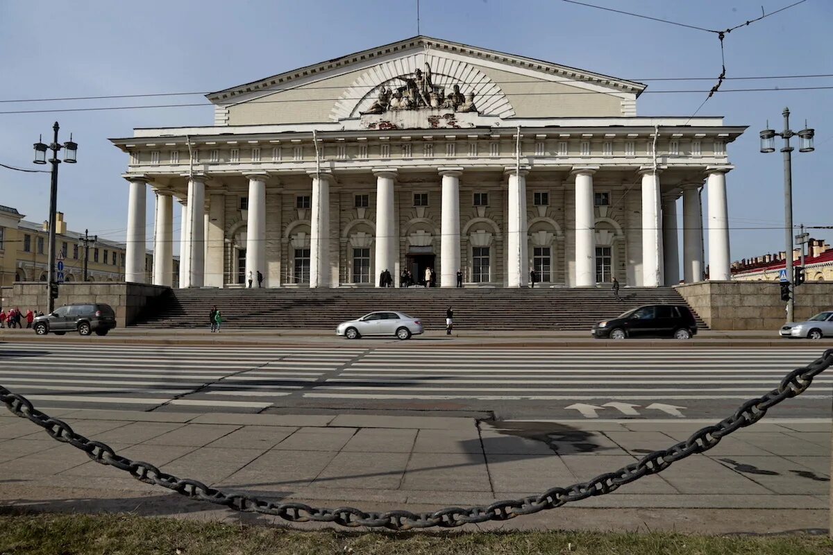 Биржа в петербурге архитектор. Тома де томон здание биржи в санкт-петербурге. здание биржи на васильевском острове. биржа на стрелке васильевского острова. здание биржи на стрелке васильевского острова.