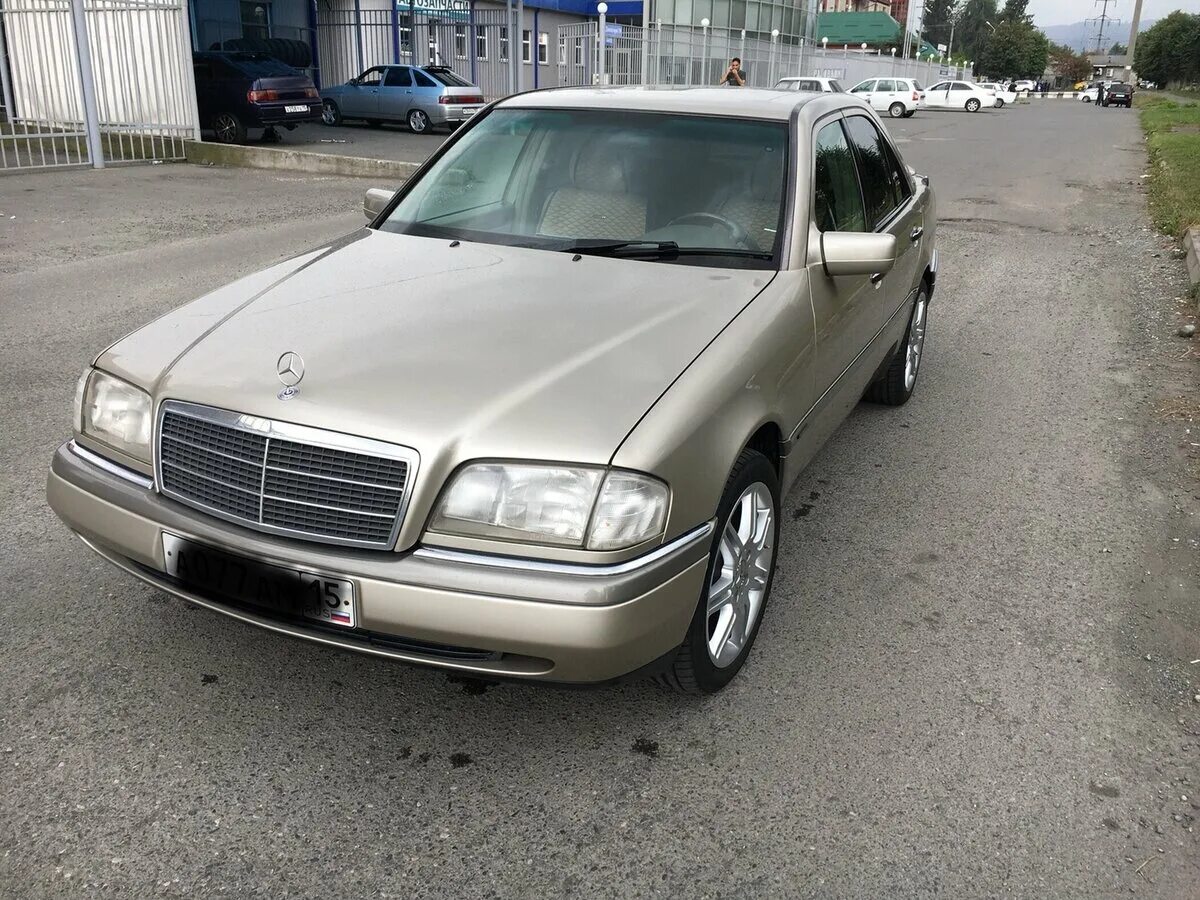 Мерседес Бенц c 280 1996. Мерседес Бенц ц 220 1993. Мерседес w202 золотистый. Mercedes c220 1993. Купить мерседес в ростовской области