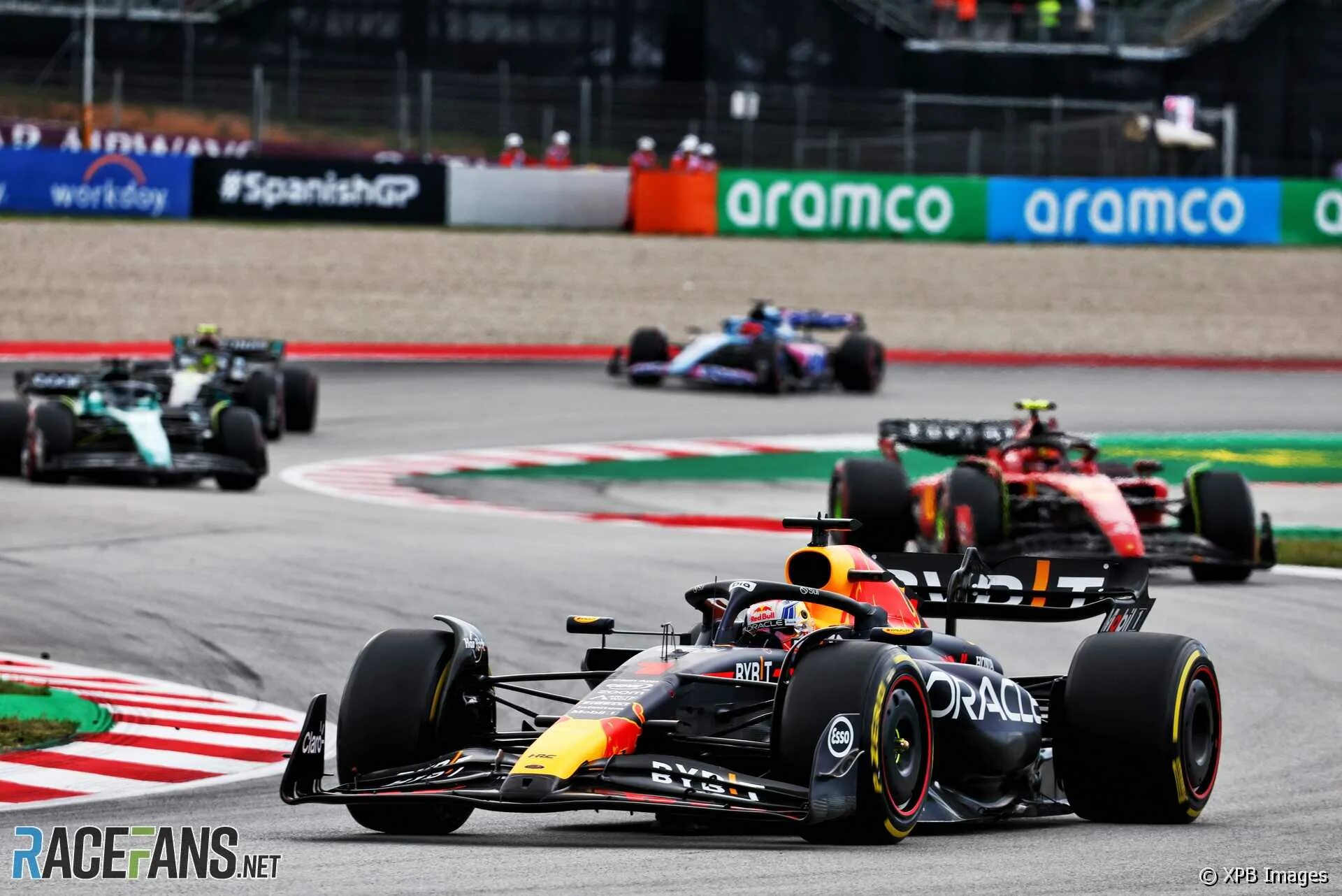 Гран при испании 2025. Феттель 2025. алонсо 2025. f1 red bull 2025. гоночная трасса формула 1.