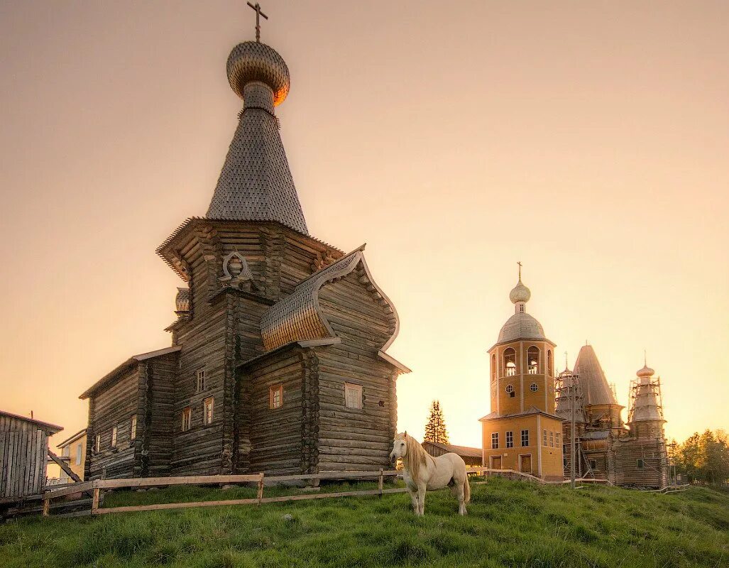 Церкви древности. Ненокса храмовый комплекс. Храмовый комплекс в селе нёнокса. Ненокса Архангельская область. Троицкая Церковь в Погосте Ненокса Архангельской области.