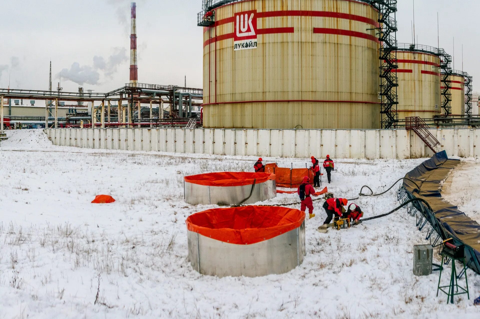 Аварийная ухта. Лукойл ухта нпз. ухта нефтеперерабатывающий завод. лукойл-ухтанефтепереработка (ухтинский нефтеперерабатывающий завод). нпз ухта нефтеразлив.