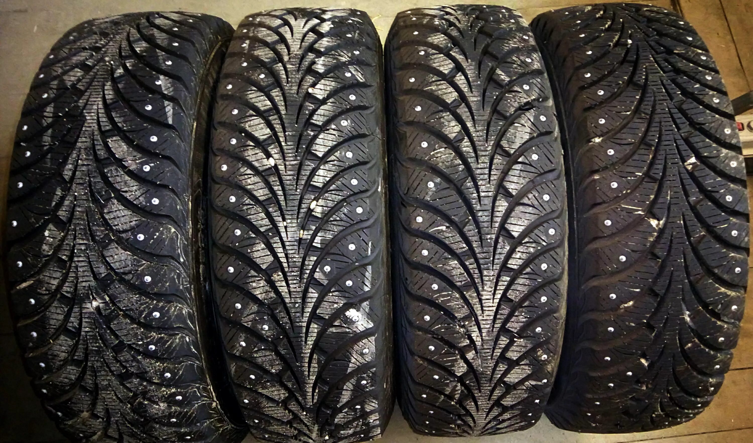 Nexen зимняя резина шипованная р14. Шины 195/65 r15 зима шипы. Гудиер шипы 14 радиус. Goodyear ULTRAGRIP extreme.