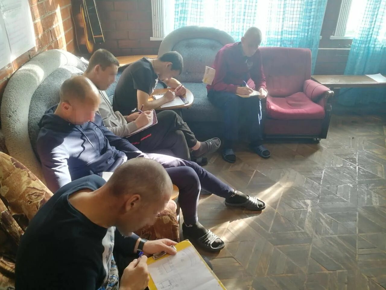 Центр возвращение саратов. Возвращение центр реабилитации. Центр возвращение ростов. Реабилитационный центр для наркозависимых алкоголиков. Возвращение центр реабилитации саратов.