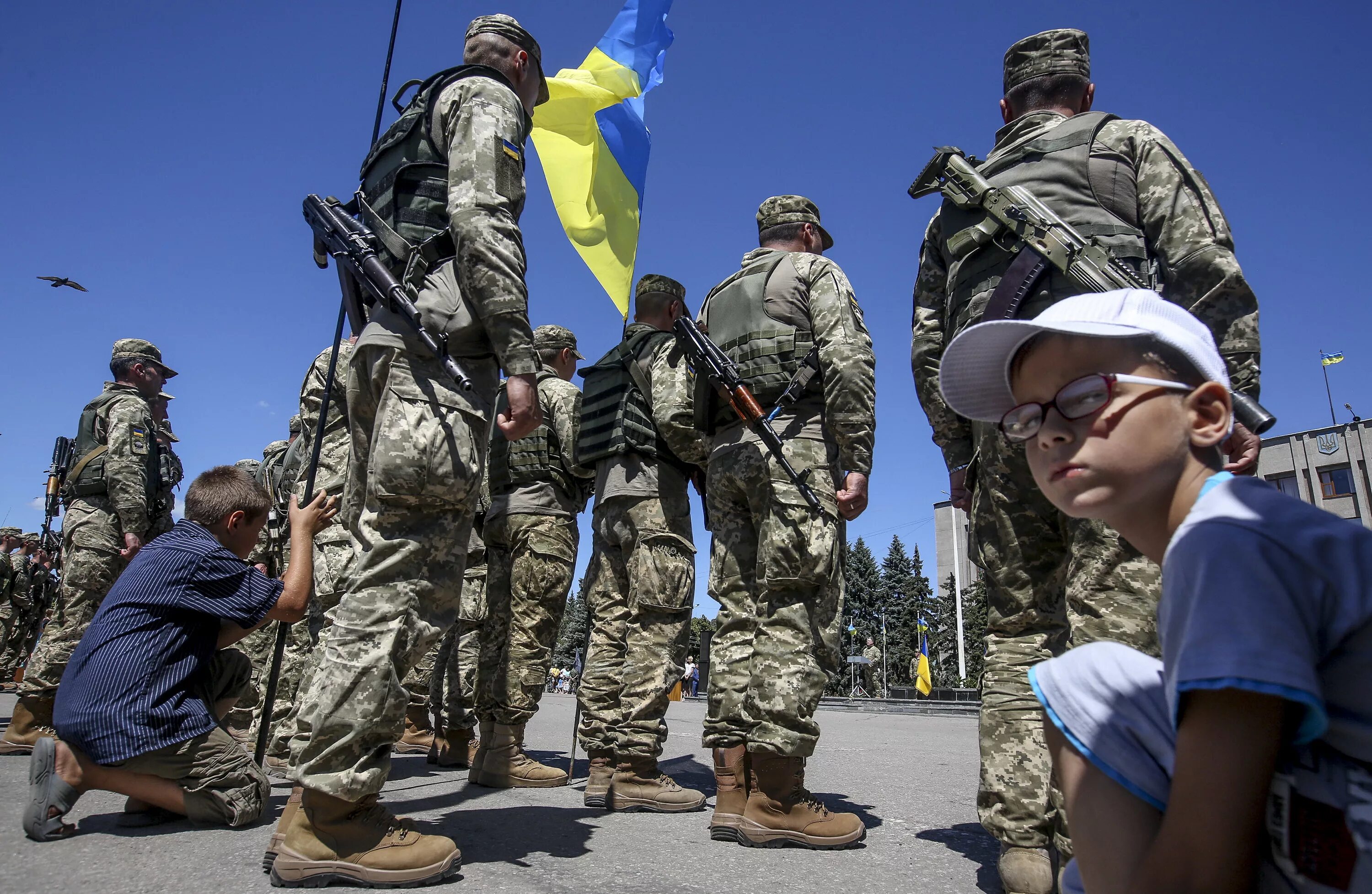 Укр солдат. Российские военные на Украине. Британские войска на Украине. Силы специальных операций Украины. Убитые украинские военные.