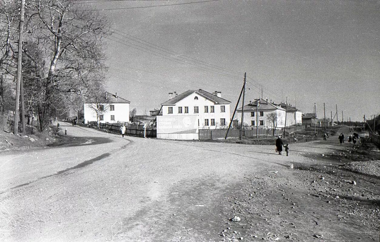 Онега ленина. Питкяранта Карелия. Питкяранта площадь. Старая Питкяранта. Старый финский завод в Питкяранте.