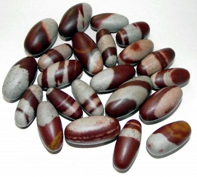 Шивалингам датура. Шивалингам энергия в камне. Shiva lingam stone. Река нармада камни шивы. Трипура унакоти.