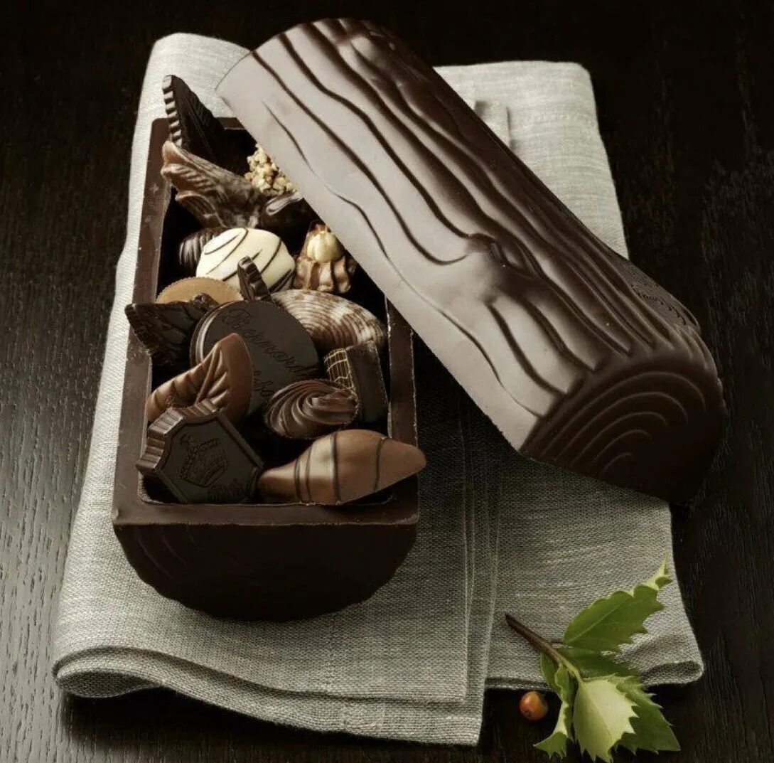 необычные шоколадки. шоколадная плитка. необычные шоколадки. шоколадные фигурки. необычный шоколад.