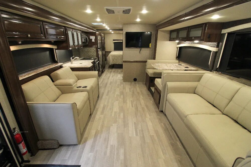 Дискавери дома. Fleetwood автодом. автодом fleetwood bounder. fleetwood flair 35r. флитвуд дискавери автодом.