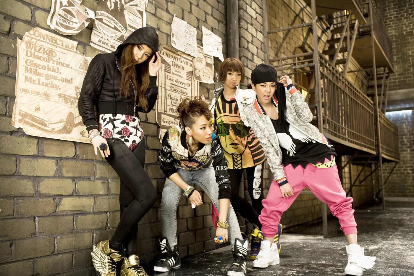 2ne1 корейский музыкальная группа. Хип хоп субкультура стиль одежды. Корейская субкультура k-Pop. Корейский хип хоп. Y3k стиль