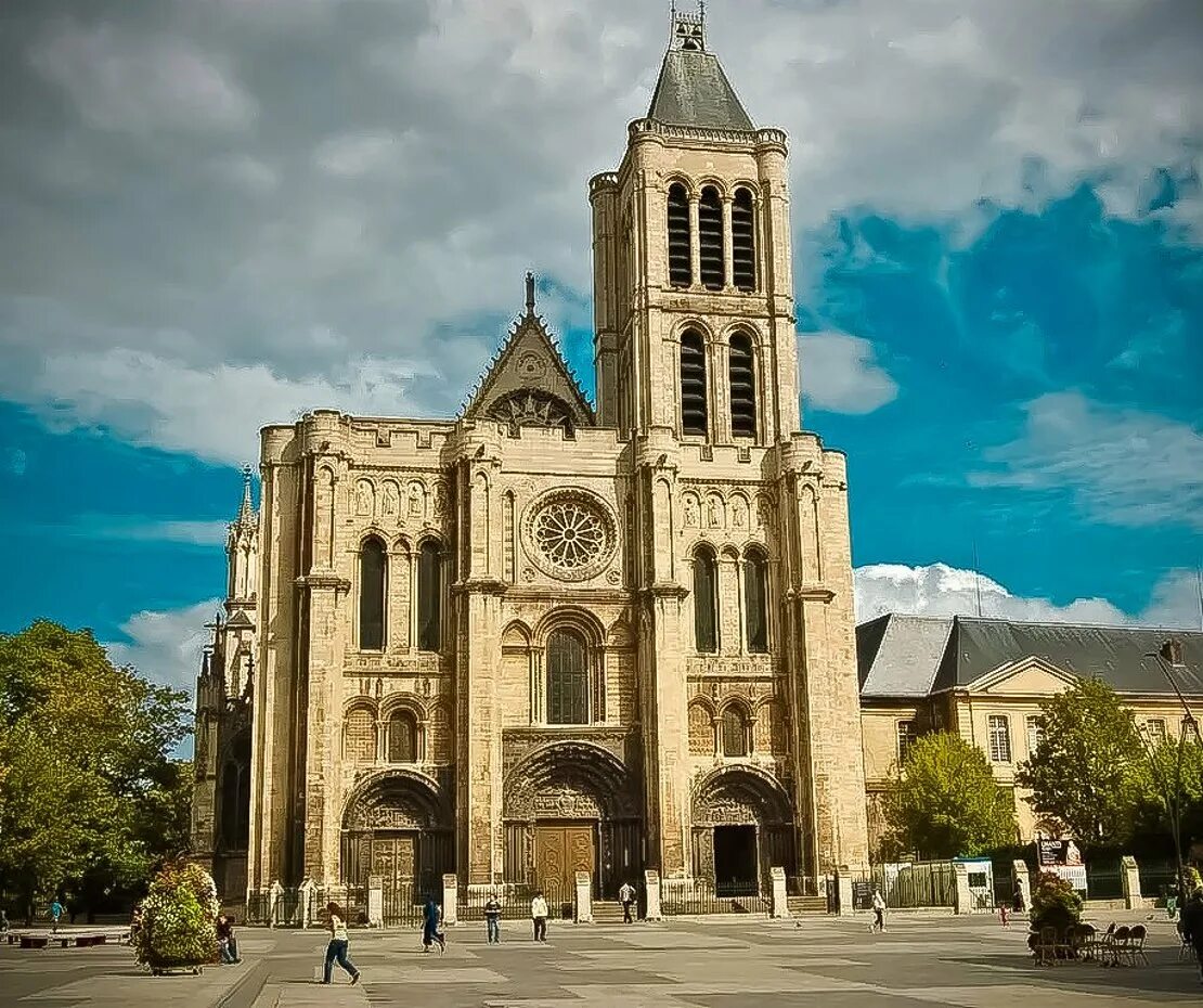 Аббатская церковь сен-дени. Церковь монастыря сен-дени (франция). Церковь сен дени в париже. Сан дени. Церковь сен дени.